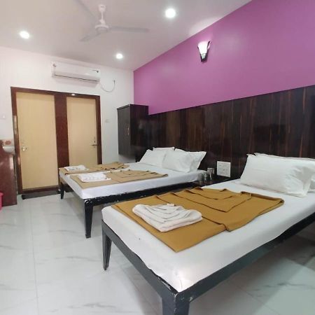 Hotel Yogiraj Shirdi Extérieur photo