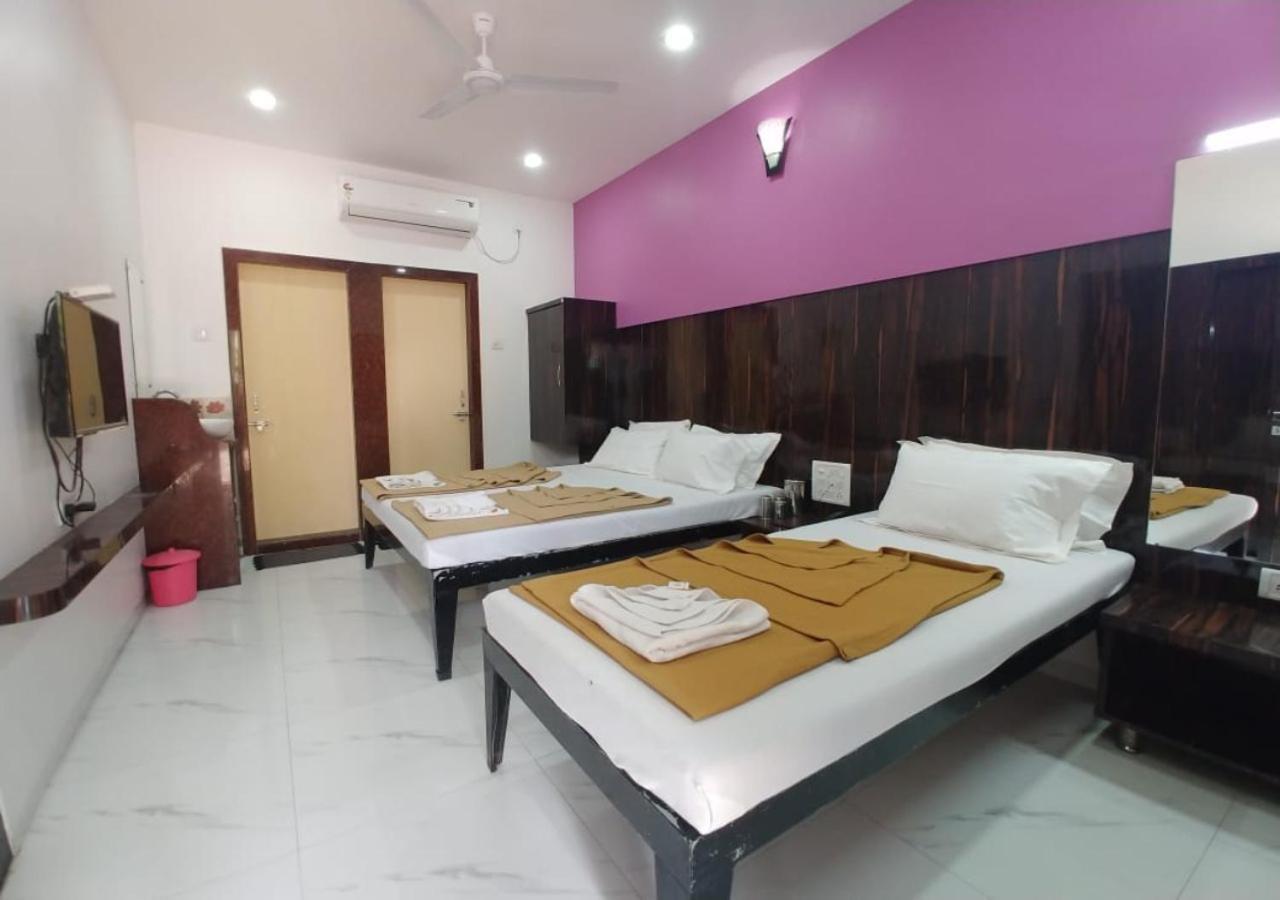 Hotel Yogiraj Shirdi Extérieur photo