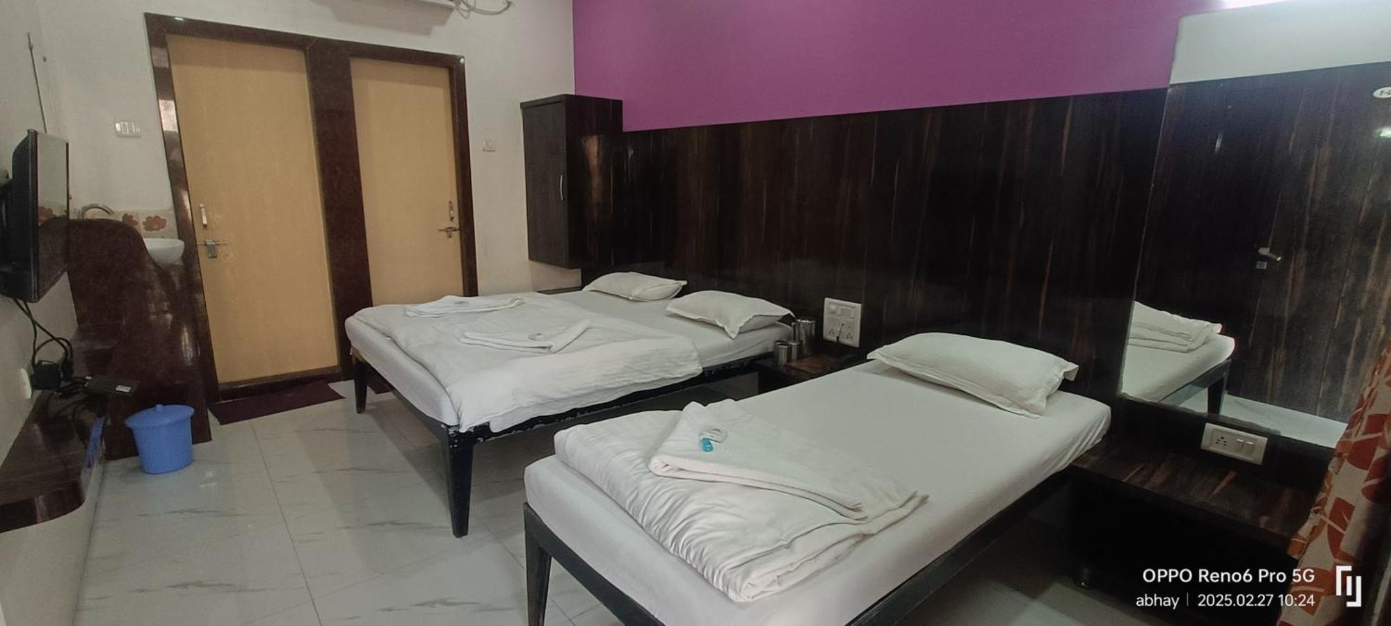 Hotel Yogiraj Shirdi Extérieur photo