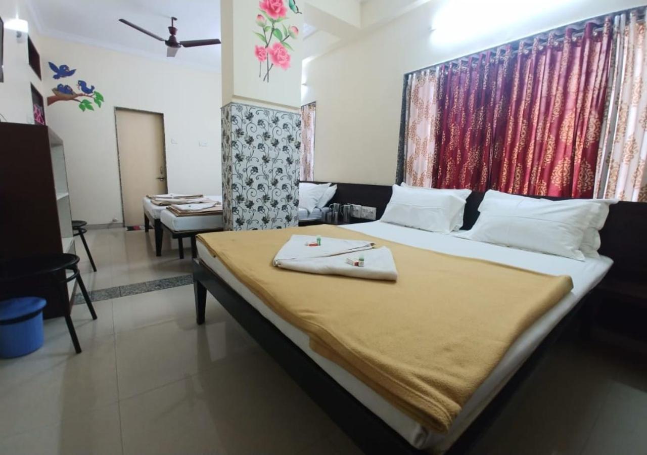 Hotel Yogiraj Shirdi Extérieur photo