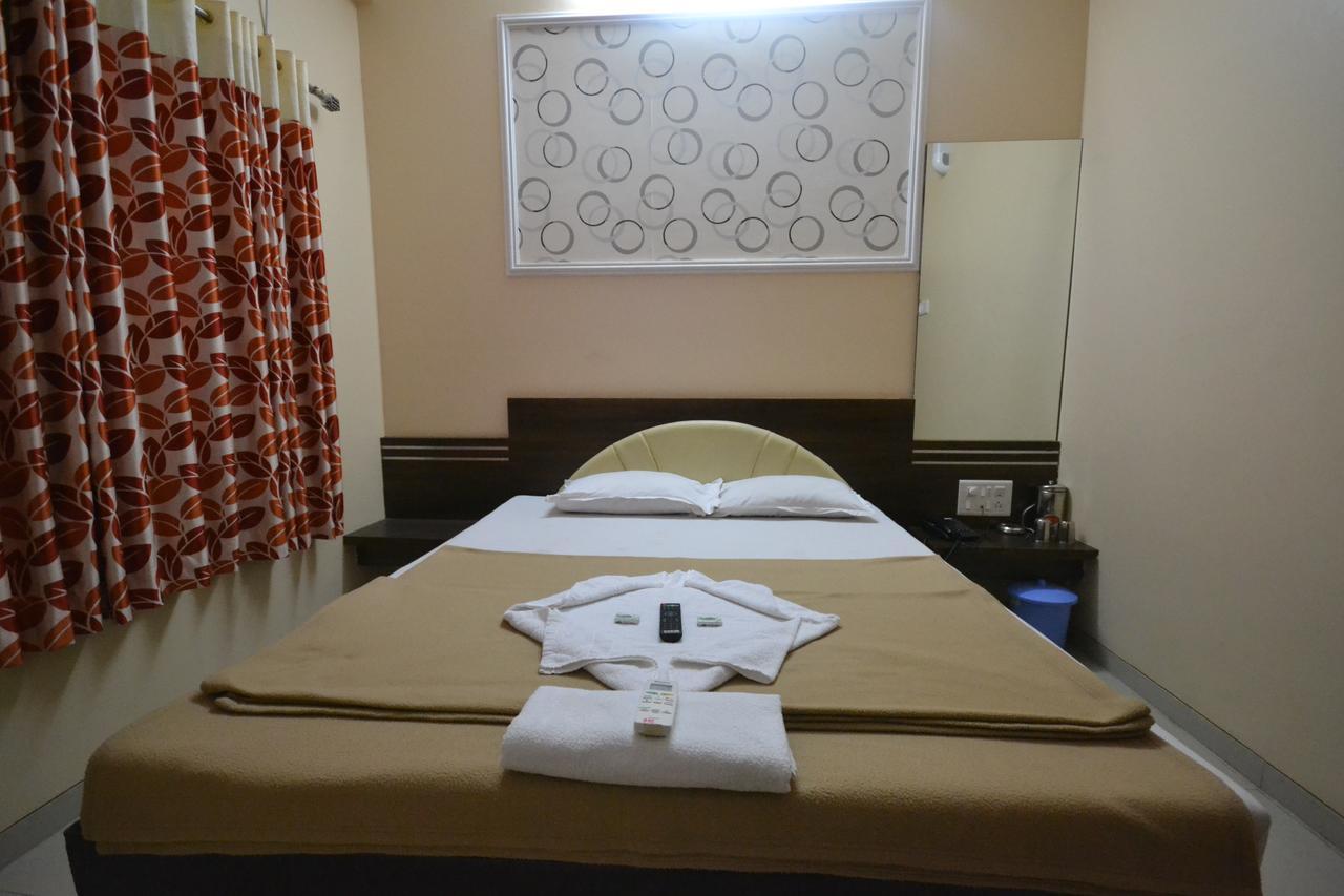 Hotel Yogiraj Shirdi Extérieur photo