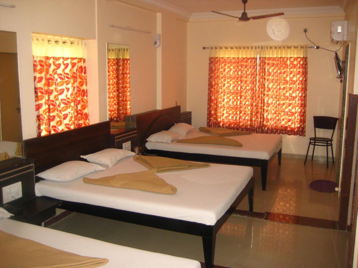 Hotel Yogiraj Shirdi Extérieur photo
