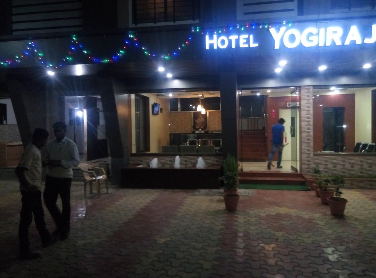 Hotel Yogiraj Shirdi Extérieur photo